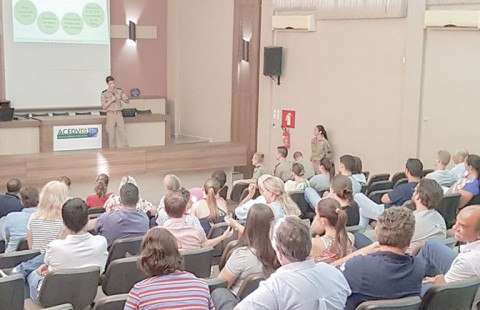 Palestra dos Bombeiros fala sobre a regulamentação de empresas e edificações Palestra dos Bombeiros fala sobre a regulamentação de empresas e edificações