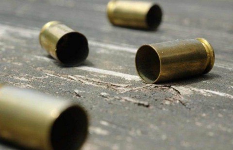 Homem é assassinado com pelo menos sete tiros em boate Homem é assassinado com pelo menos sete tiros em boate