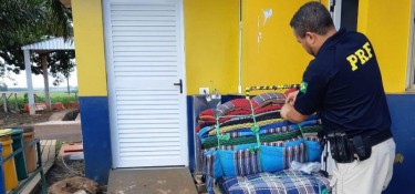 PRF apreende 72 kg de maconha em meio a redes de descanso PRF apreende 72 kg de maconha em meio a redes de descanso