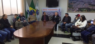 Prefeito recebe moradores do São Cristóvão e Santa Cruz Prefeito recebe moradores do São Cristóvão e Santa Cruz