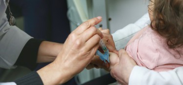 Crianças a partir de seis meses devem ser vacinadas contra o sarampo Crianças a partir de seis meses devem ser vacinadas contra o sarampo