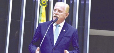 Vermelho defende repasse direto de emendas individuais para Estados e municípios Vermelho defende repasse direto de emendas individuais para Estados e municípios