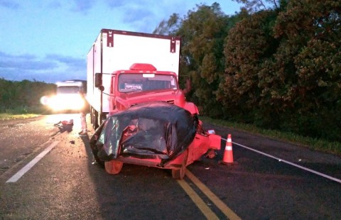Colisão frontal deixa morte na rodovia BR-373 Colisão frontal deixa morte na rodovia BR-373