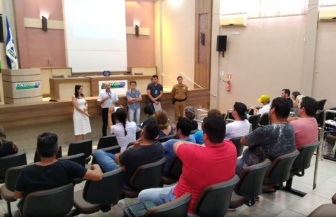 CMDCA reúne blocos para discutir proibição de menores de idade no carnaval CMDCA reúne blocos para discutir proibição de menores de idade no carnaval