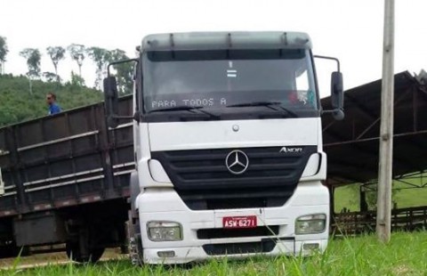 Motorista é vitima de roubo entre Dois Vizinhos e Verê Motorista é vitima de roubo entre Dois Vizinhos e Verê