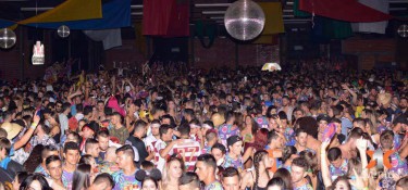 Carnaval de Dois Vizinhos deve reunir foliões de outros estados Carnaval de Dois Vizinhos deve reunir foliões de outros estados