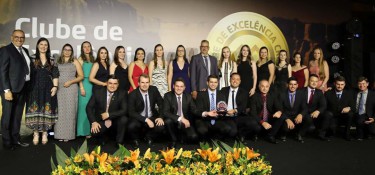 Cresol Pioneira recebe vários prêmios em evento do sistema cooperativo Cresol Pioneira recebe vários prêmios em evento do sistema cooperativo