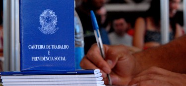 Em abril, 38 municípios da região tiveram saldo negativo em empregos Em abril, 38 municípios da região tiveram saldo negativo em empregos
