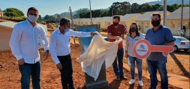 Caixa e Construtora Itagiba entregam 44 casas em São Jorge D’Oeste Caixa e Construtora Itagiba entregam 44 casas em São Jorge D’Oeste