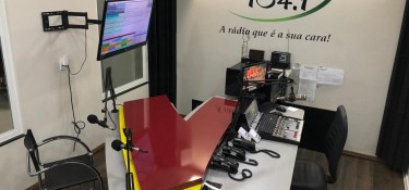 Rádio Vizi FM começa hoje as entrevistas com os candidatos a prefeito Rádio Vizi FM começa hoje as entrevistas com os candidatos a prefeito