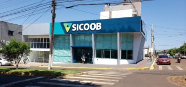 Sicoob reinaugura agência do Centro Sul de Dois Vizinhos em novo endereço Sicoob reinaugura agência do Centro Sul de Dois Vizinhos em novo endereço