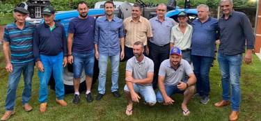Associação de Moradores da Fazenda Mazurana recebeu trator Associação de Moradores da Fazenda Mazurana recebeu trator