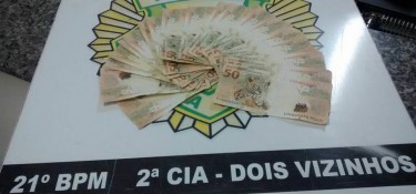 PM de Dois Vizinhos apreende R$1.000 em notas falsas PM de Dois Vizinhos apreende R$1.000 em notas falsas