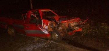 Motorista fica gravemente ferido em colisão frontal na PR-281 Motorista fica gravemente ferido em colisão frontal na PR-281