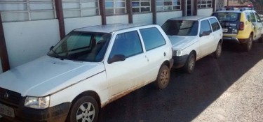 PM apreende cinco carros preparados para contrabando e com irregularidades PM apreende cinco carros preparados para contrabando e com irregularidades