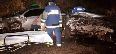 Veículo de Dois Vizinhos envolve-se em acidente com seis feridos na PR-180 Veículo de Dois Vizinhos envolve-se em acidente com seis feridos na PR-180