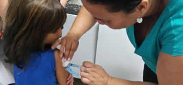 Termina hoje prazo para atualizar carteira de vacina de crianças e adolescentes Termina hoje prazo para atualizar carteira de vacina de crianças e adolescentes