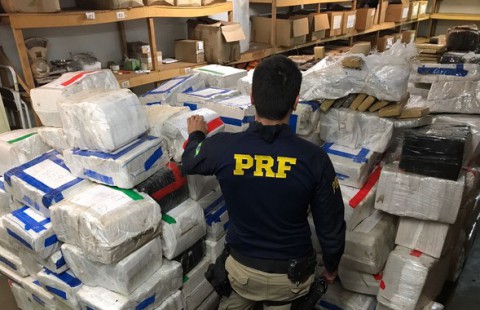 53 toneladas de drogas foram apreendidas nas estradas do Paraná em 2017, segundo a PRF 53 toneladas de drogas foram apreendidas nas estradas do Paraná em 2017, segundo a PRF