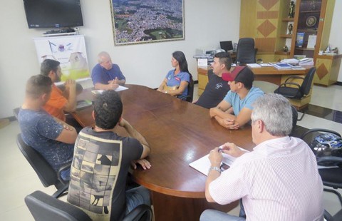 Prefeito se encontra com representantes dos blocos Prefeito se encontra com representantes dos blocos