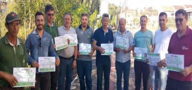 Arborização Voluntária é destaque em Dois Vizinhos Arborização Voluntária é destaque em Dois Vizinhos