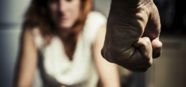 PM apreende arma ao atender caso de violência doméstica em DV PM apreende arma ao atender caso de violência doméstica em DV