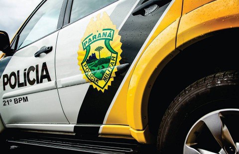 Na contramão, condutor atropela pedestre e foge Na contramão, condutor atropela pedestre e foge