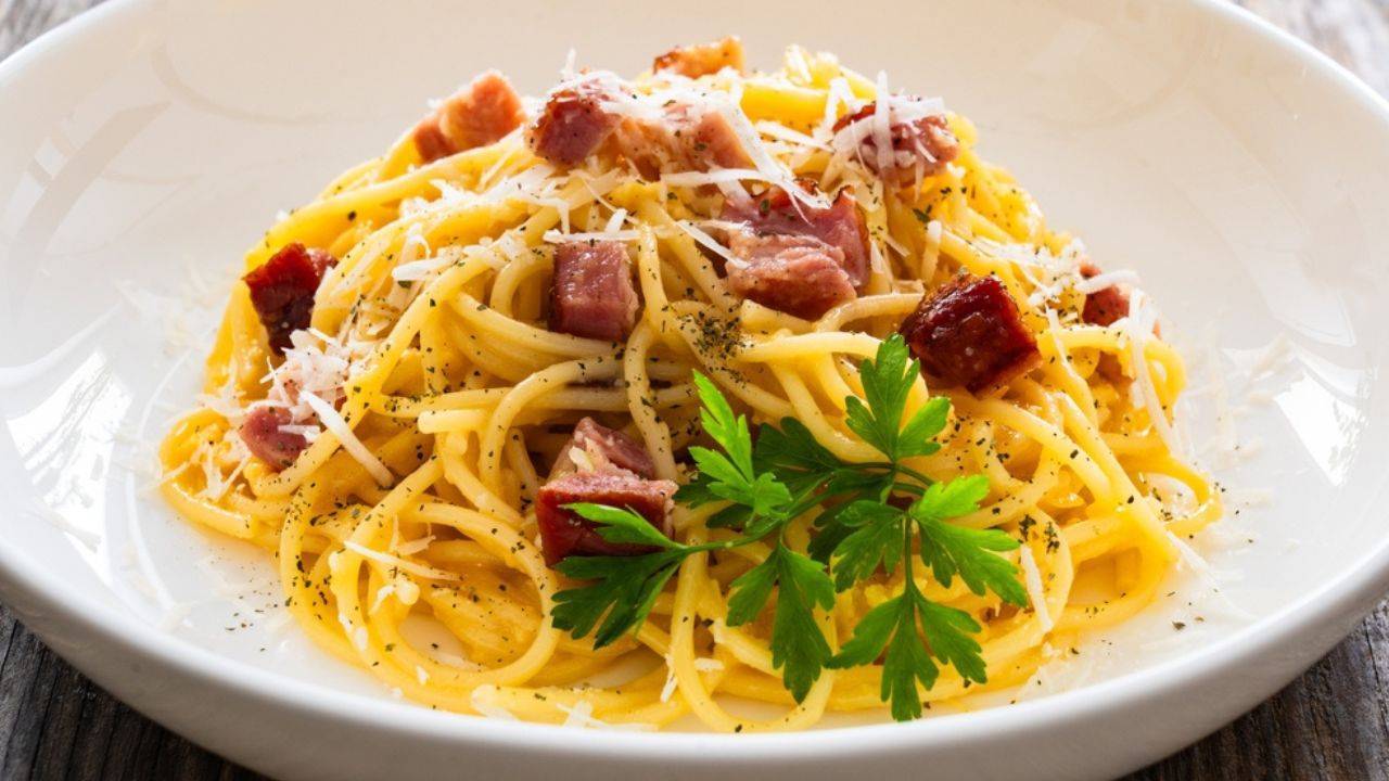 Receita .MACARRÃO A CARBONARA 