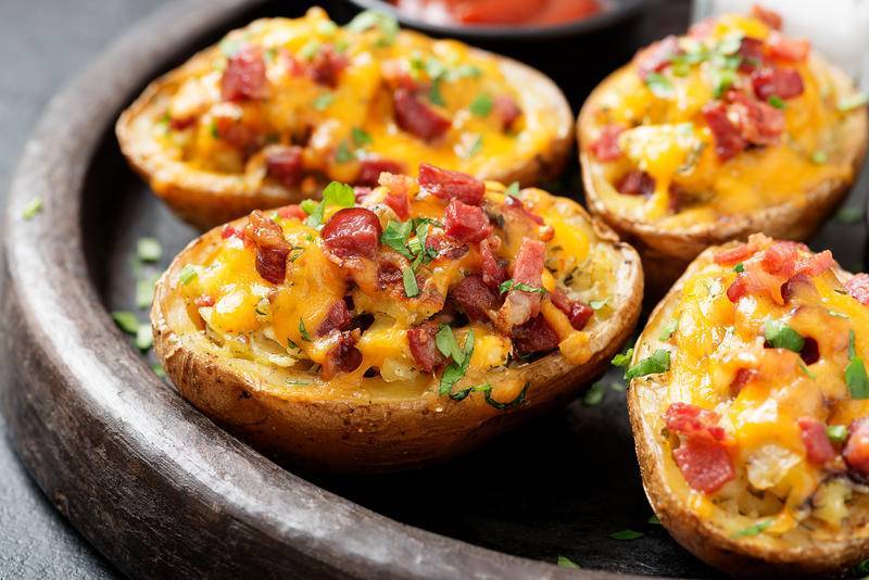Receita .BATATA RECHEADA COM BACON MIOLAR 