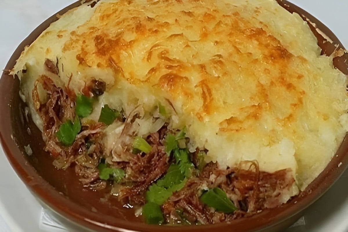 Receita .ESCONDIDINHO DE CARNE SECA COM MANDIOCA