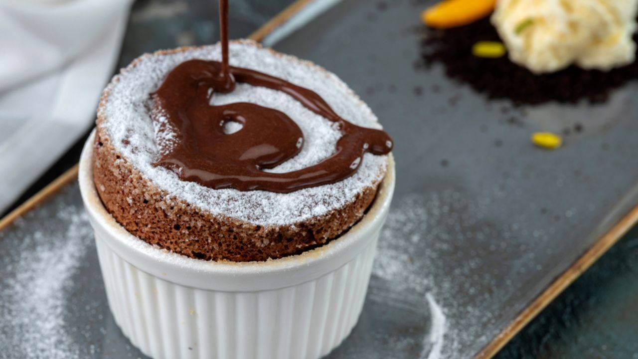 Receita .BOLINHO QUENTE DE CHOCOLATE 